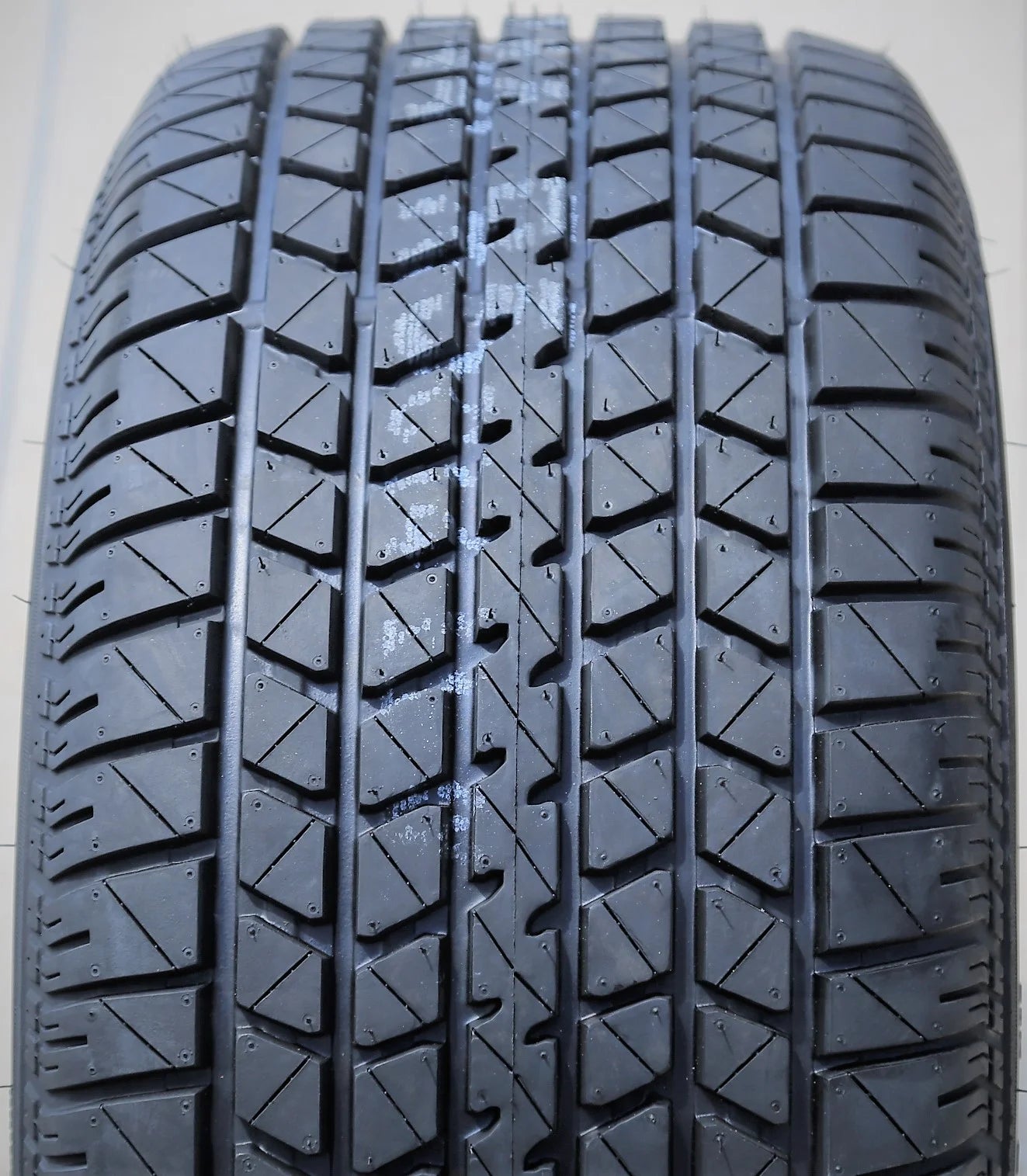 All Season P225/70R15 Passenger Tire k7