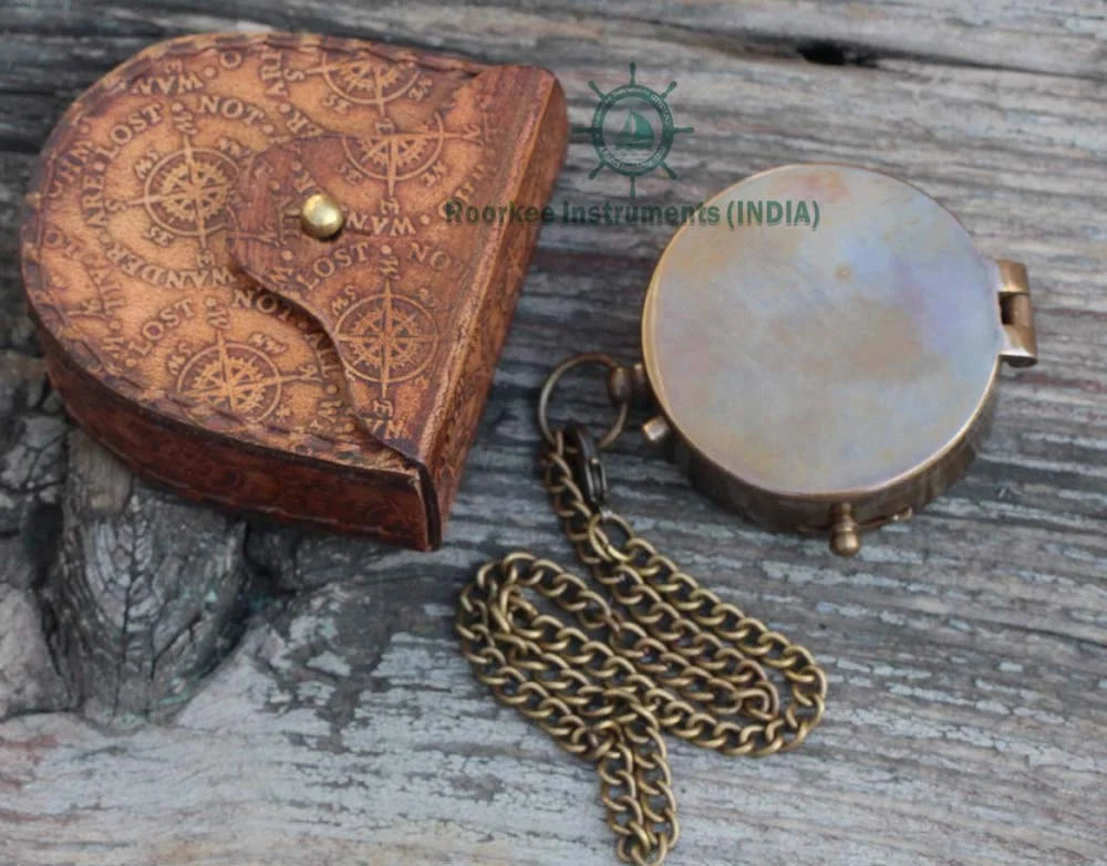 Brass Compass with Leather Case k7