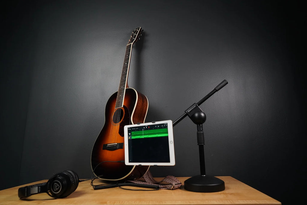 Podcast Studio Bundle with Mixer, Headphones & Stands k7