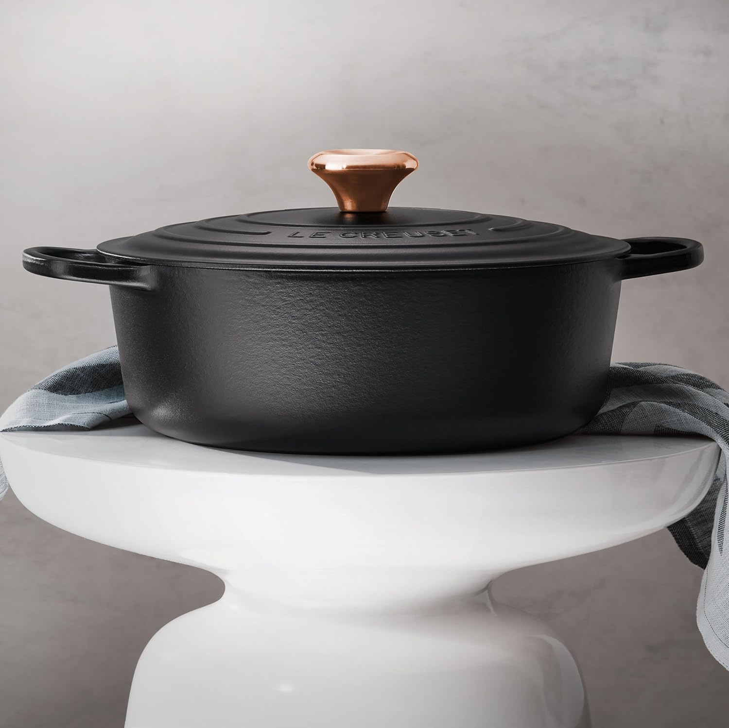 Round Wide Dutch Oven 6.75qt A7
