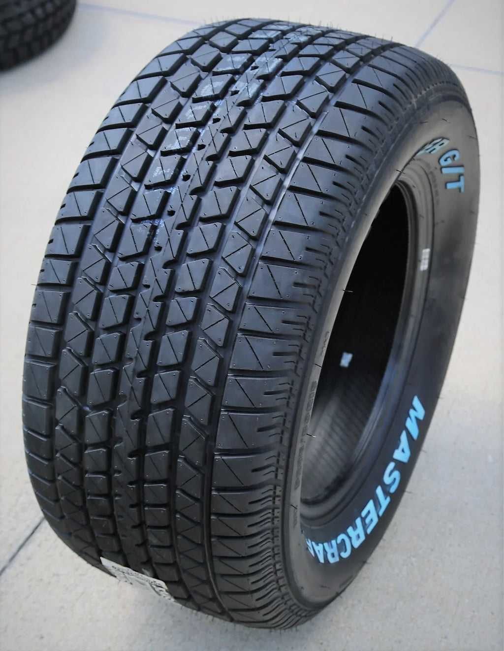 All Season P225/70R15 Passenger Tire k7