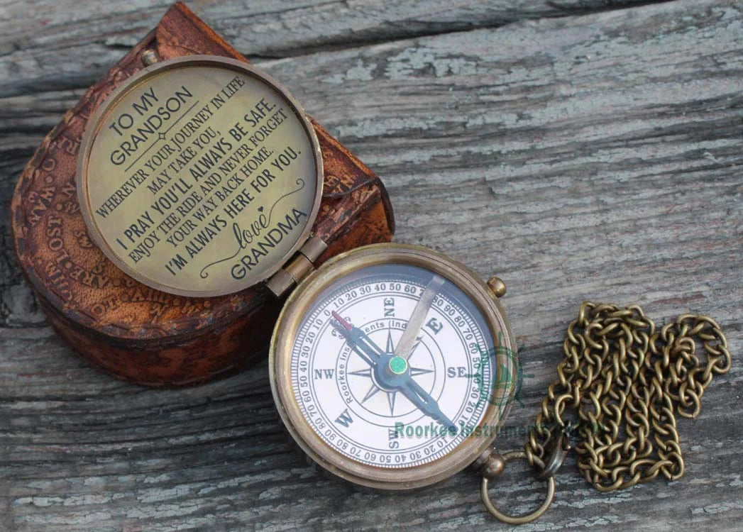Brass Compass with Leather Case k7